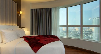 Number One Tower Hotel & Suites - Near Burj Khalifa  Room Type - Family Room with Bathtub