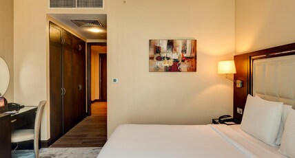 Copthorne Hotel Dubai Room Type - SUPERIOR ROOM KING CREEK VIEW