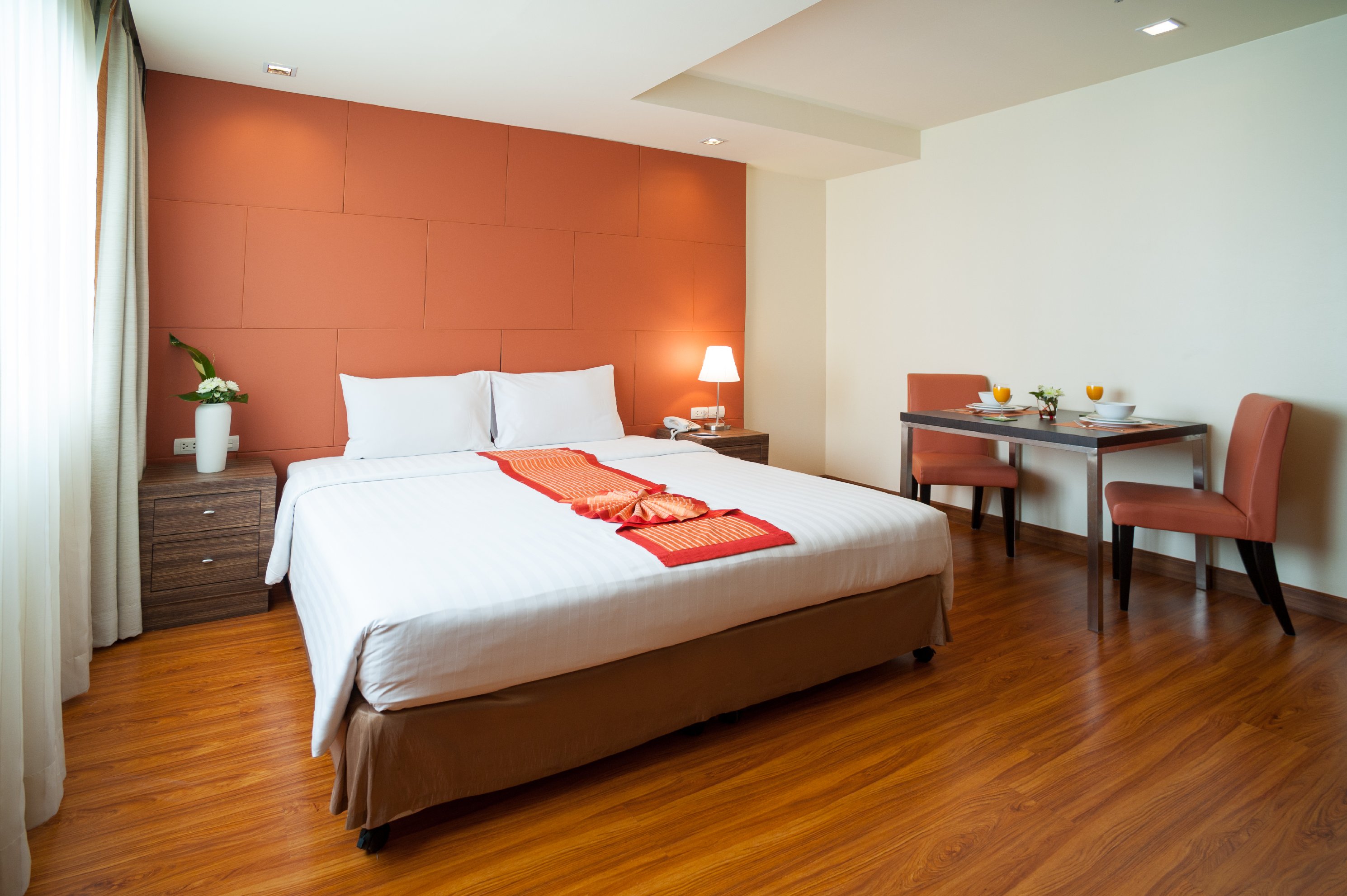 Aspen Suites Hotel Sukhumvit 2 Bangkok - Tap to explore photos