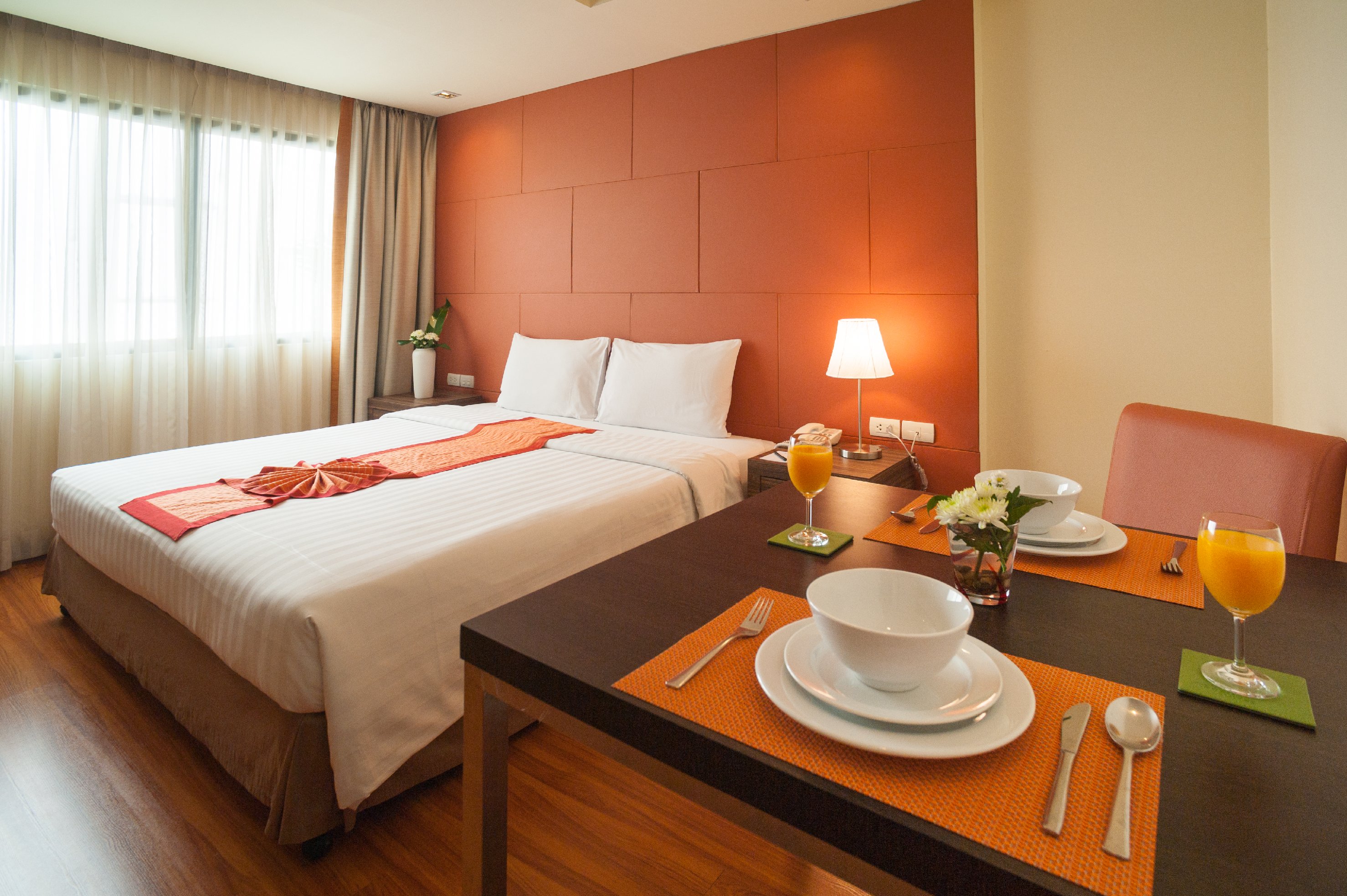 Aspen Suites Hotel Sukhumvit 2 Bangkok - Tap to explore photos