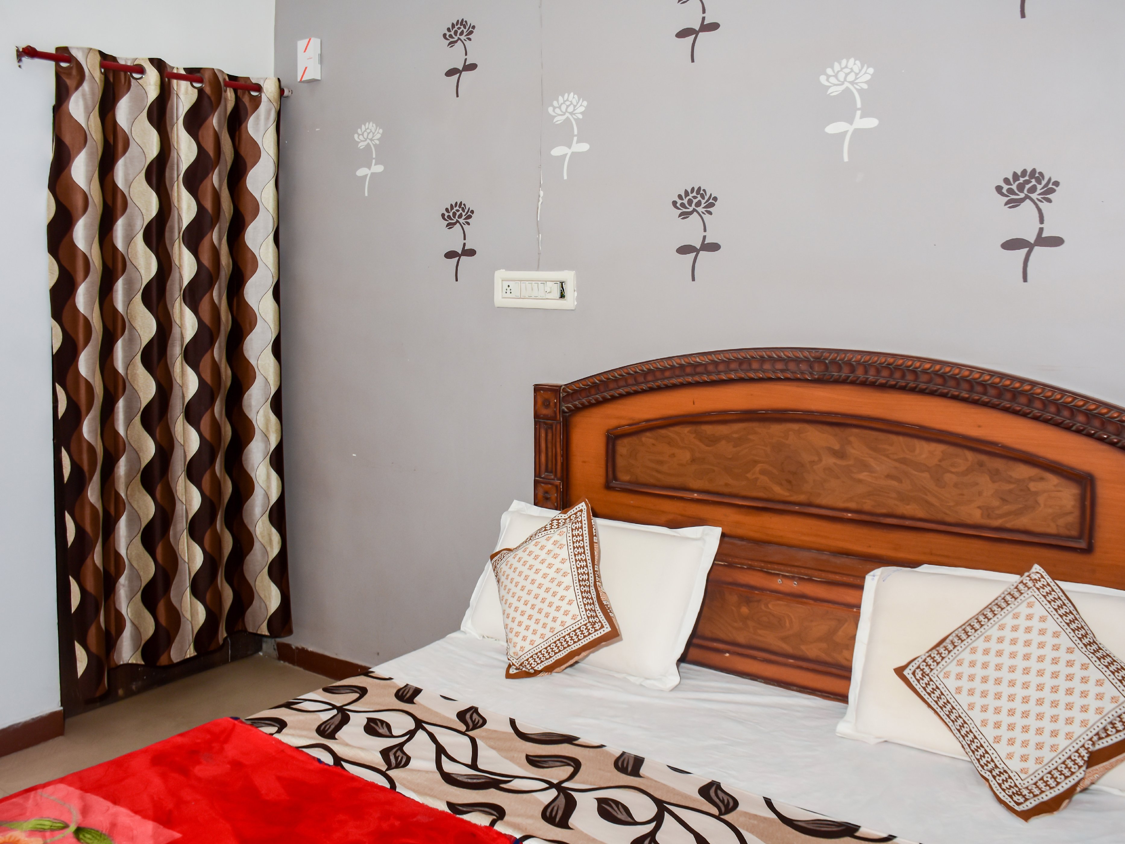 HOTEL JADAV & NATRAJ DINNING HALL Room Type - Deluxe Room with Desert Cooler