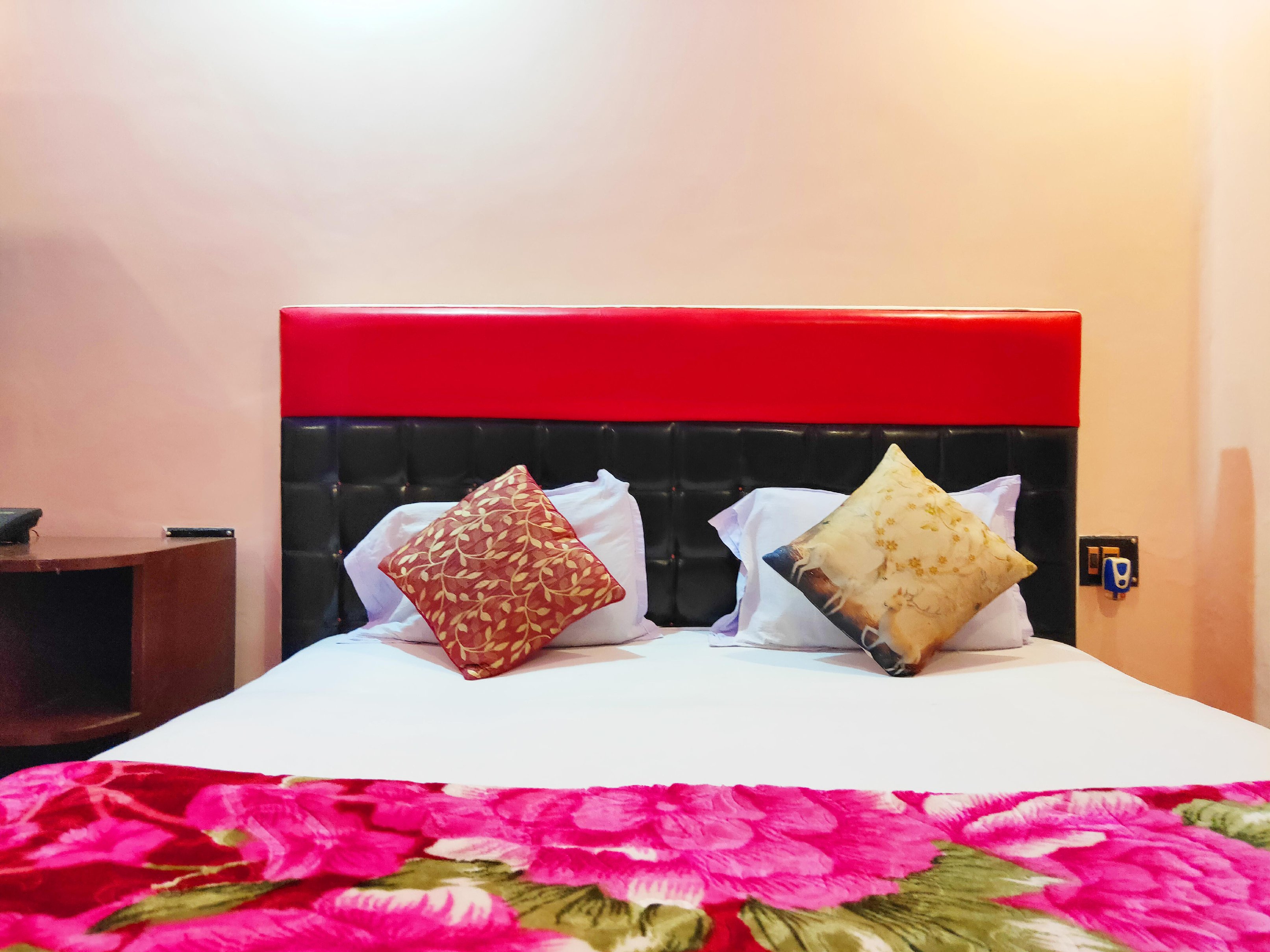 Nataraj Hotel And Boarding - Tap to explore photos