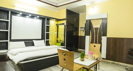 Hotel Royal Palace Room Type - Deluxe AC Room