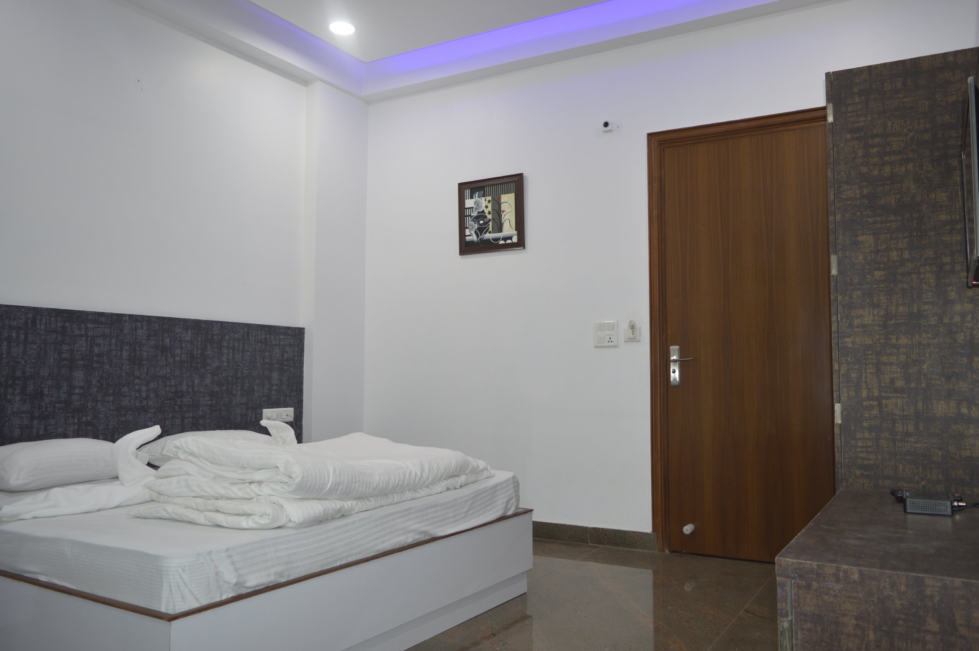 Hotel Taru Inn Room Type - Deluxe Room With Free Wifi