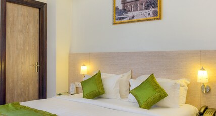 Hotel King Palace - Near Jal Mahal Room Type - Deluxe Double Twin Room