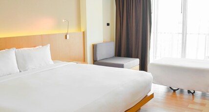 The Lunar Patong Room Type - Family Executive Room with Pool View The Lunar Patong Room Type - Family Executive Room with Pool View