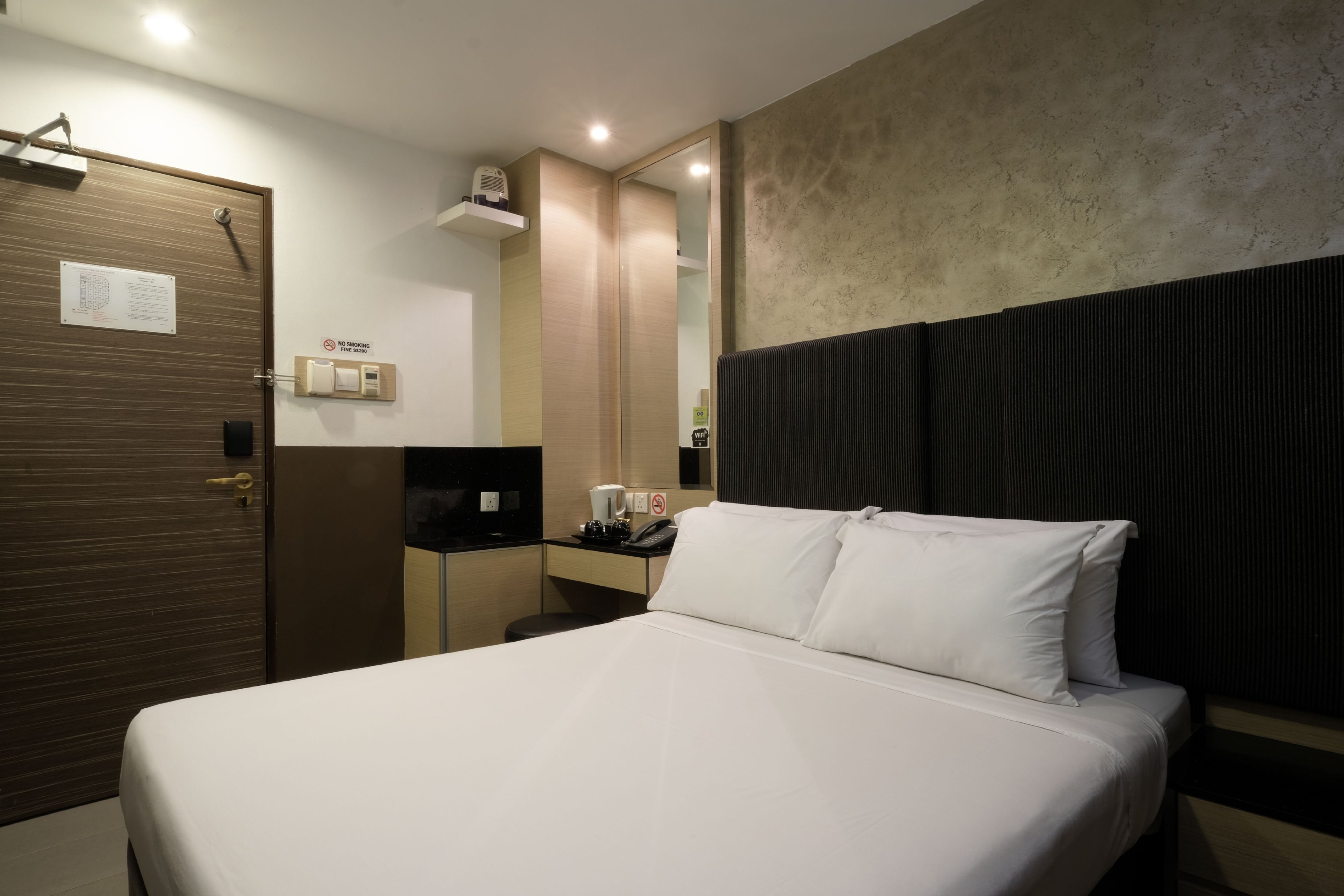 Lion Peak Hotel Bugis - Tap to explore photos