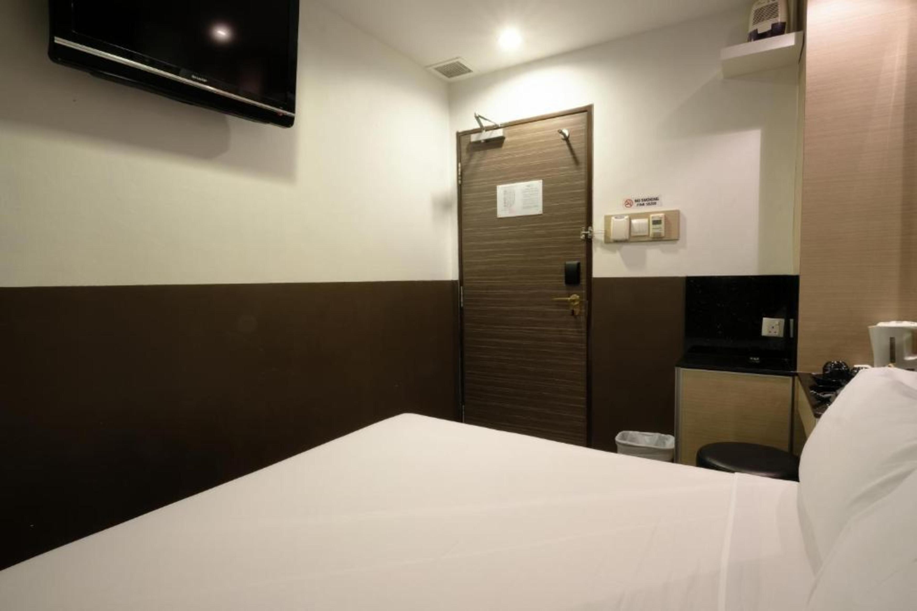 Lion Peak Hotel Bugis - Tap to explore photos