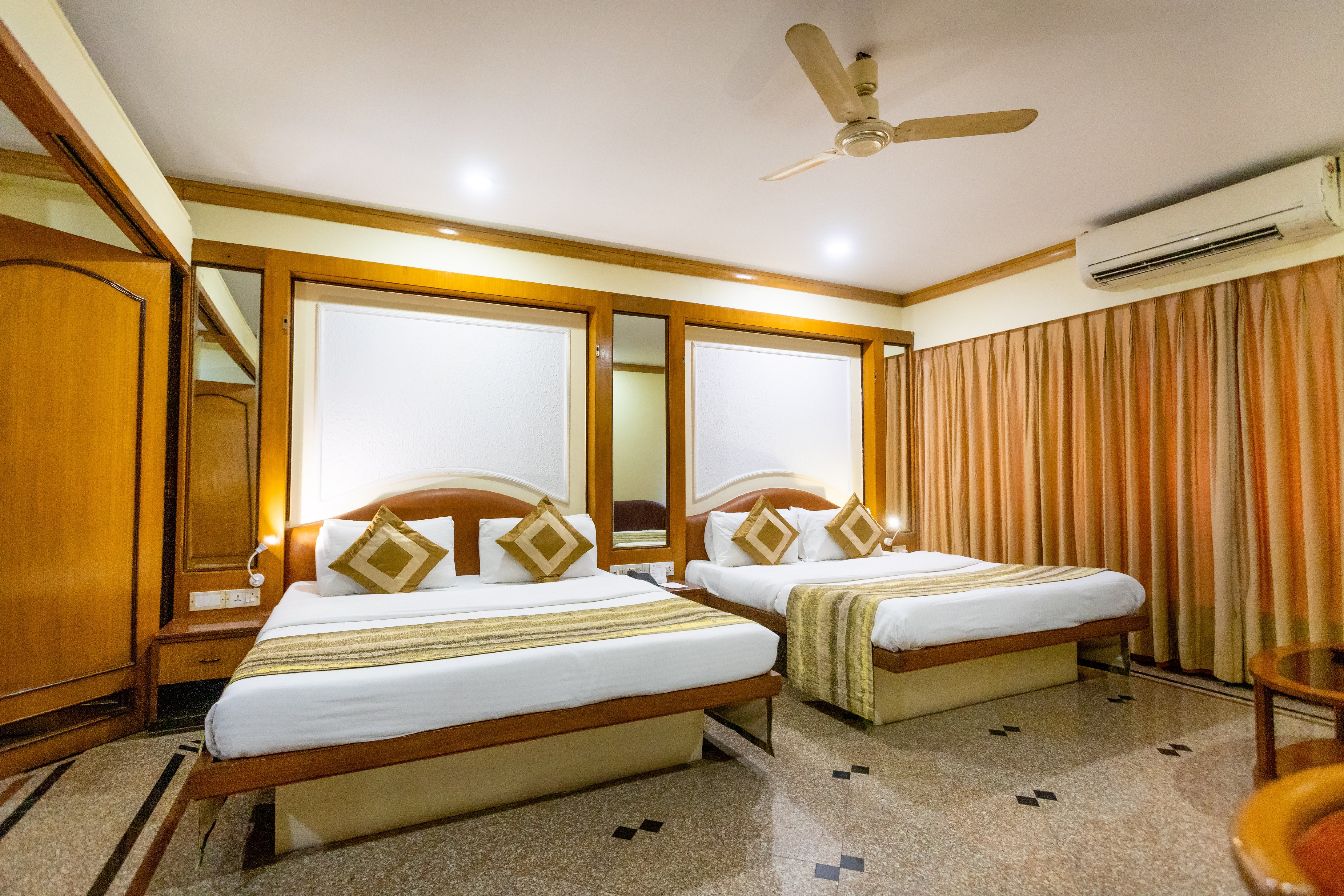 Garden Hotel - Tap to explore photos