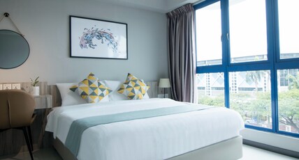Harbour Ville Hotel Room Type - Premier Queen Room