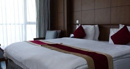 Himalayan Front Hotel Room Type - Deluxe Double or Twin Room with mountain View (Balcony) & Bathtub