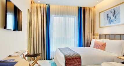 Holiday Inn Bengaluru Racecourse Room Type - 1 Queen Bed Superior Room Non Smoking