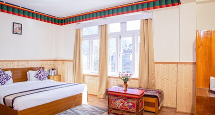 Magellan's Group The Grand Lachen Room Type - Delux Double Room