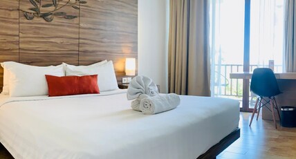 Grand Zuri Kuta Bali Room Type - Deluxe Double with Balcony