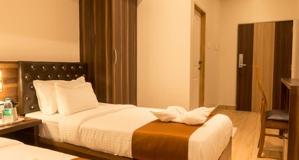 HOTEL NEW FORTUNE ELITE Room Type - Deluxe Twin Bed Room