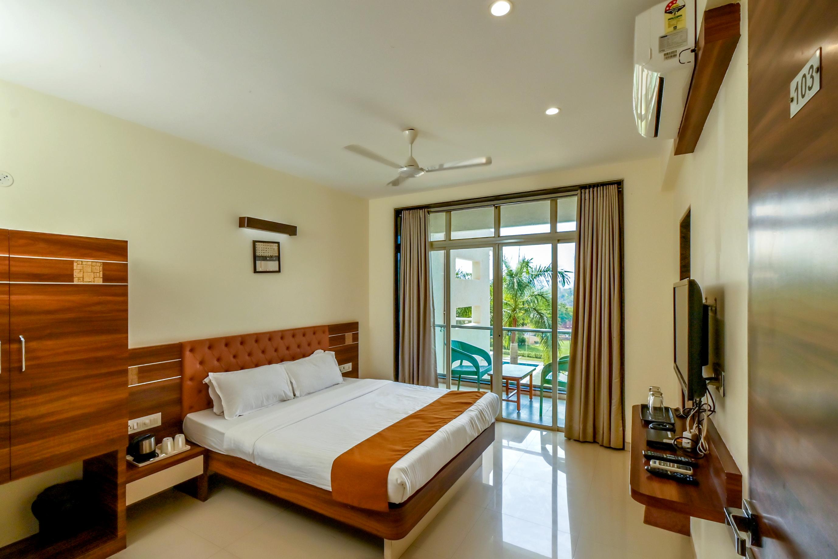 Hotel Sadhana Executive Room Type - Comfort Room