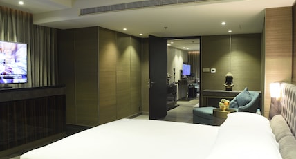 Indore Marriott Hotel Room Type - Presidential Suite,Club Lounge Access,Happy Hours(1+1)from 6-8PM,1-Way Airport Transfer,1 King Bed Indore Marriott Hotel Room Type - Presidential Suite,Club Lounge Access,Happy Hours(1+1)from 6-8PM,1-Way Airport Transfer,1 King Bed