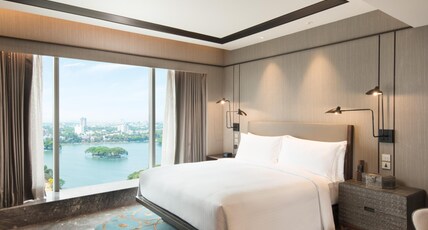 Conrad Bengaluru- Luxury by Hilton Room Type - One Bedroom Deluxe Suite with Bathtub, Lounge Access, Lake View Conrad Bengaluru- Luxury by Hilton Room Type - One Bedroom Deluxe Suite with Bathtub, Lounge Access, Lake View