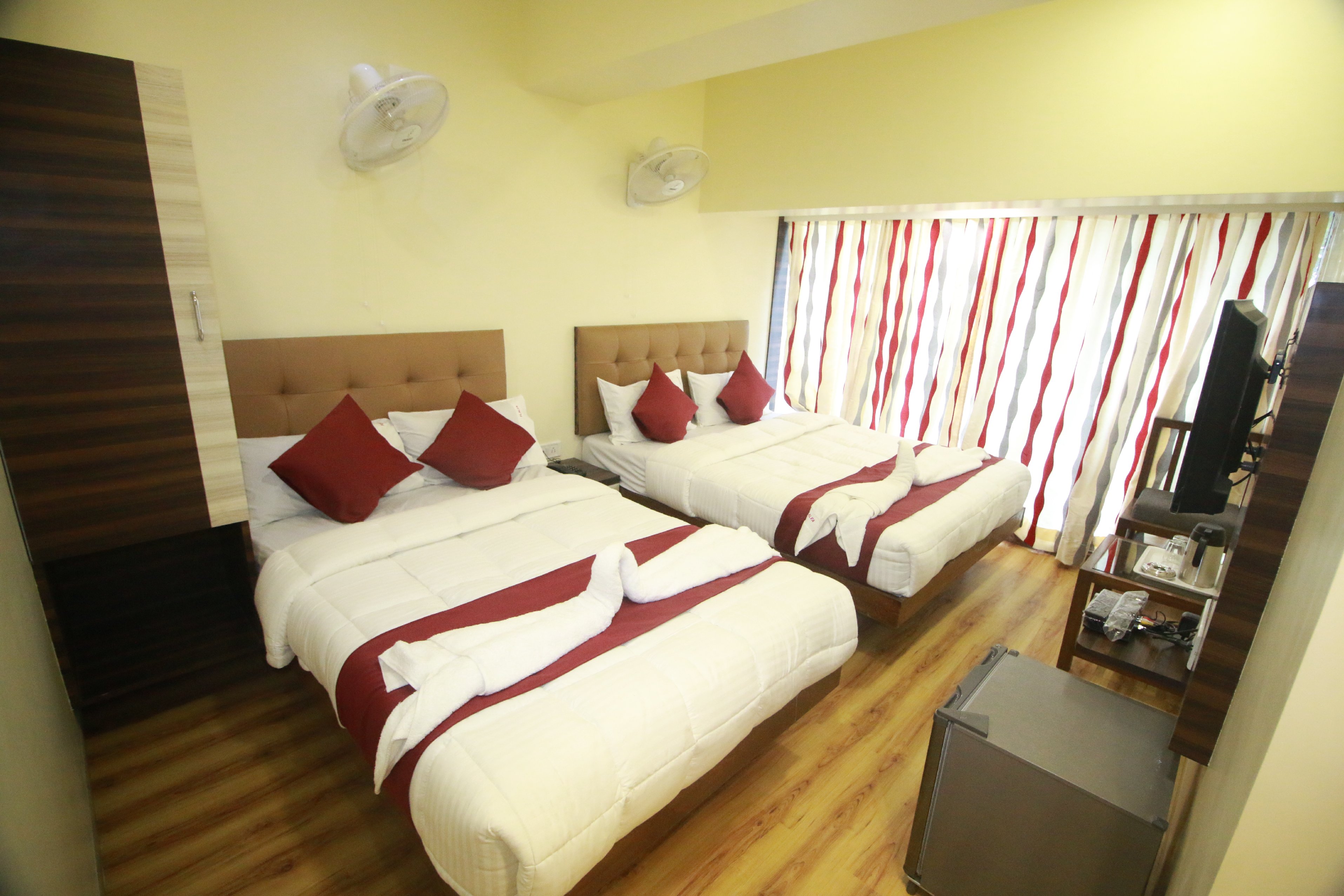 Hotel Alfa International Near Mumbai Airport , Near Nanavati Hospital - Tap to explore photos