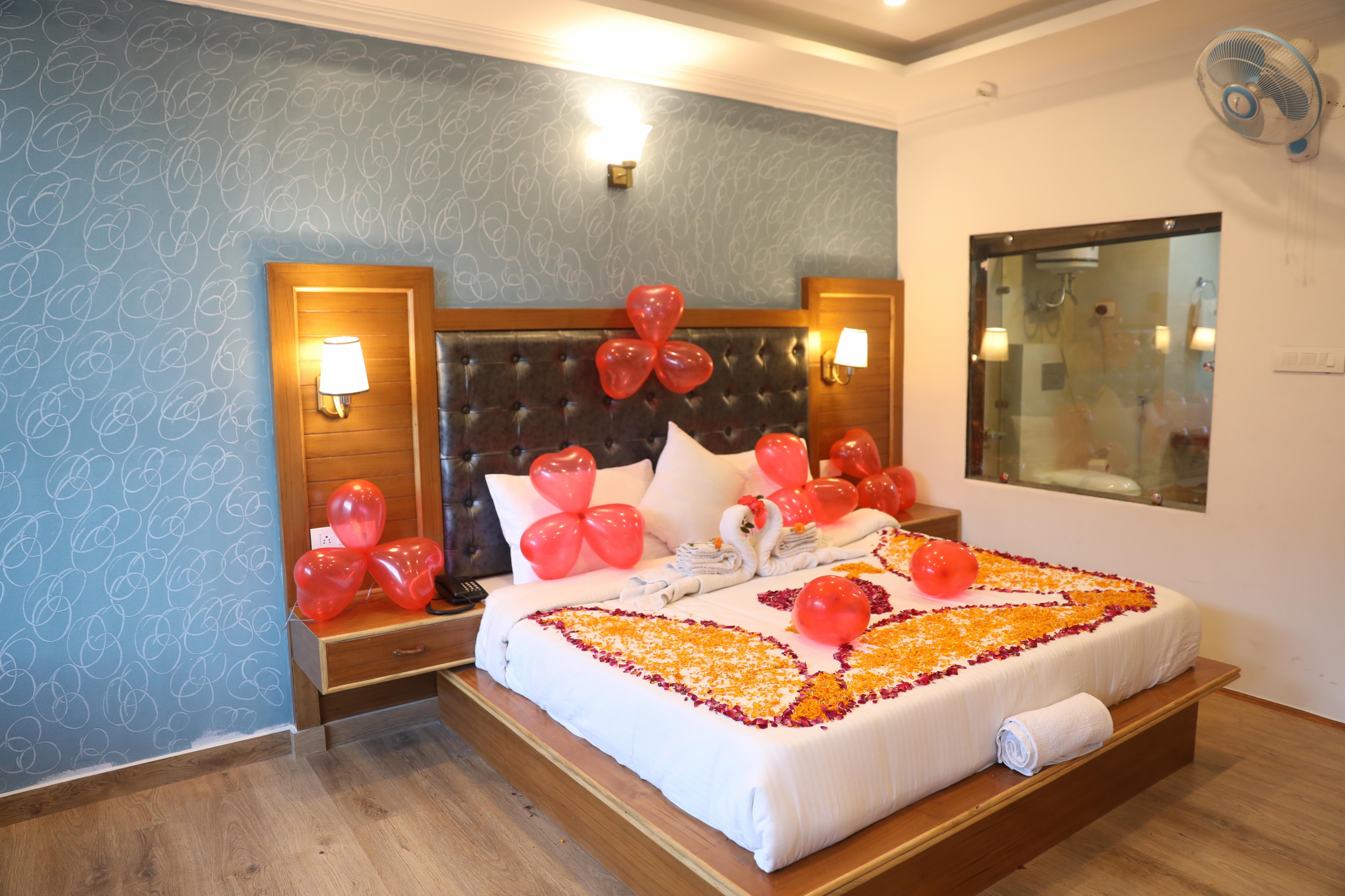 Hotel NSB Manali Room Type - Honeymoon Suite (With Balcony)