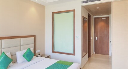 Hotel Maple Grand Room Type - Deluxe Room