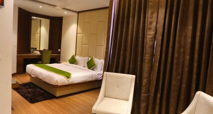 Hotel Maple Grand Room Type - Maple Suite Room Hotel Maple Grand Room Type - Maple Suite Room