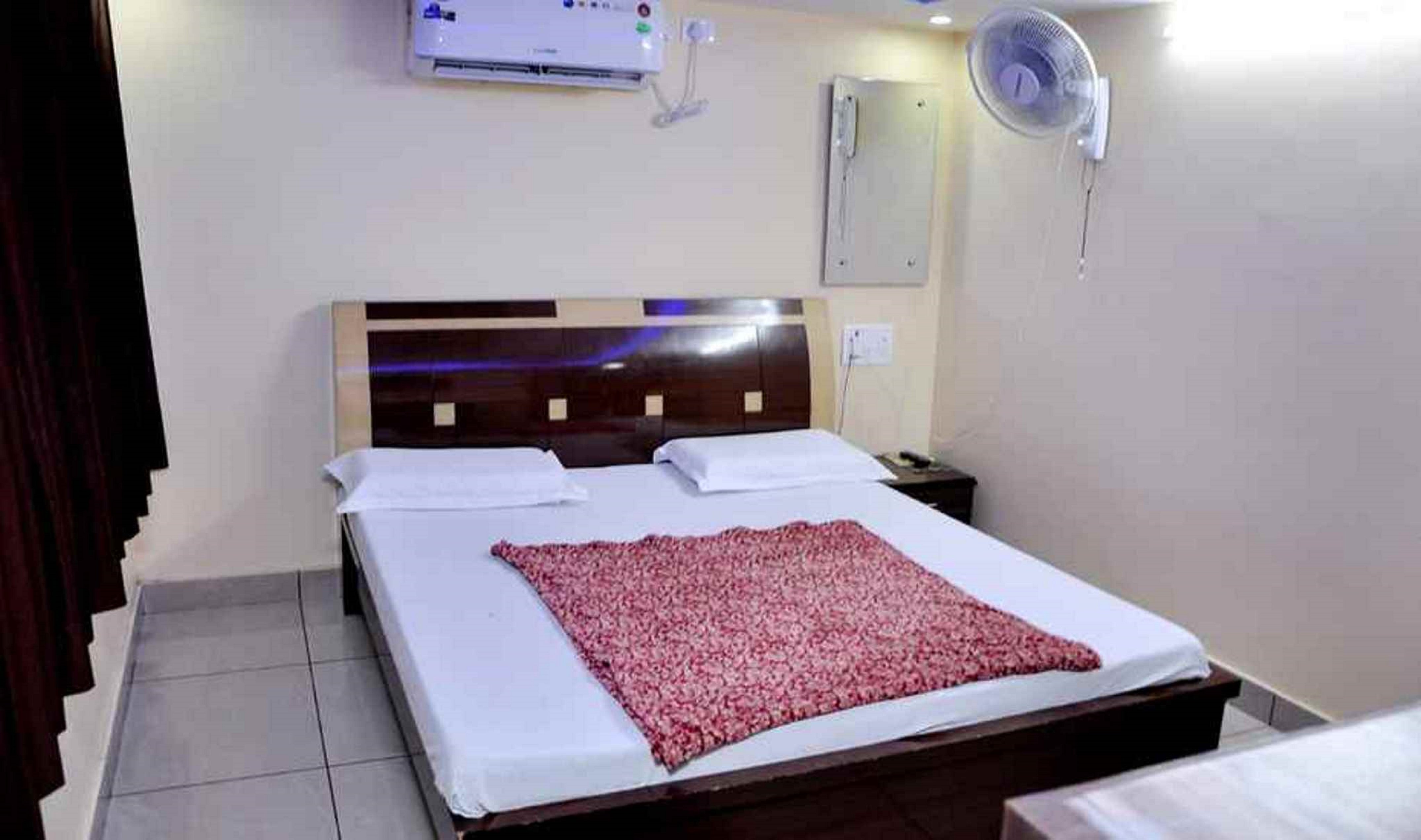 Hotel Sheraton gold inn Room Type - Deluxe AC Room