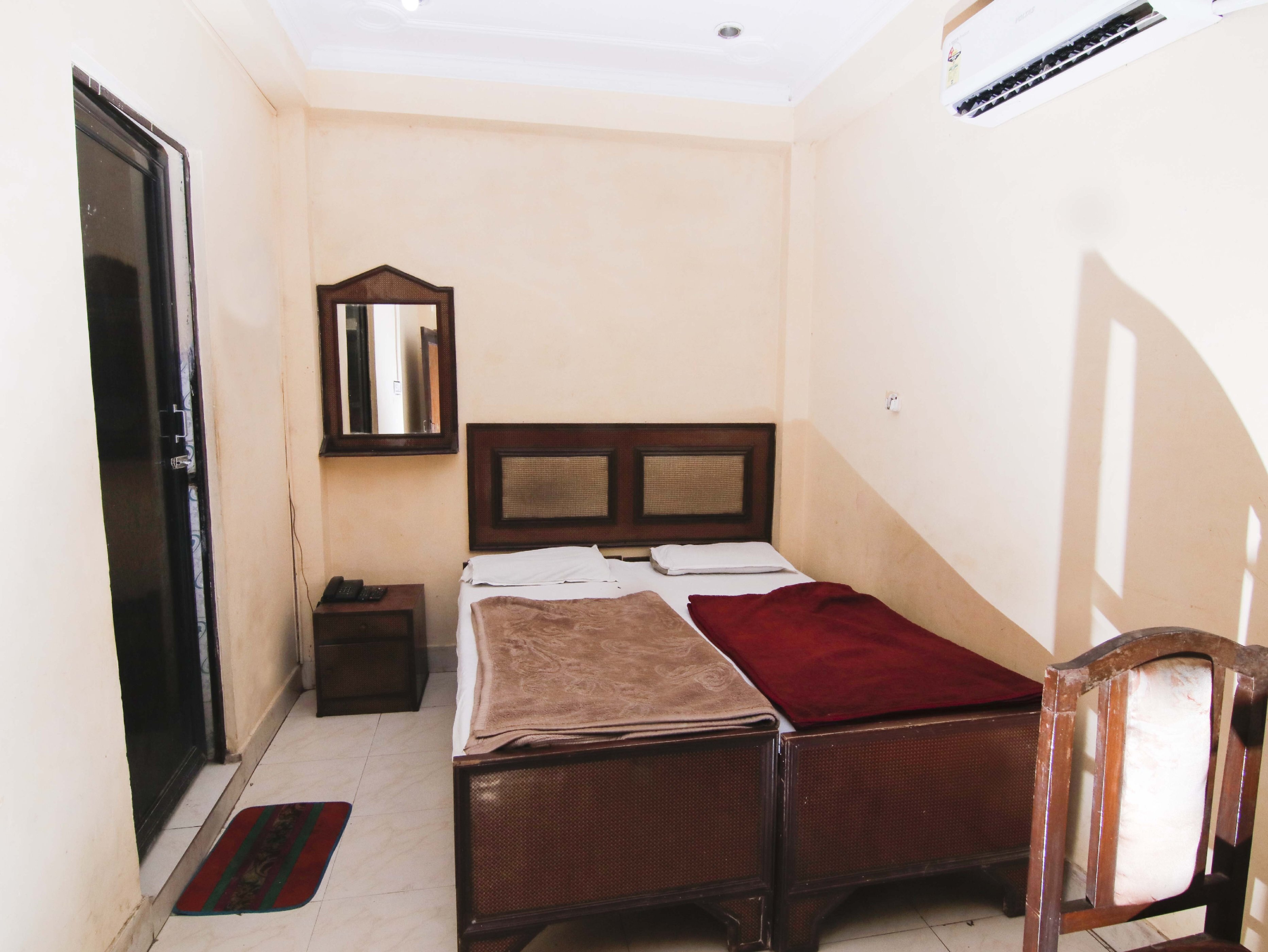 Kumar Hotel - Tap to explore photos