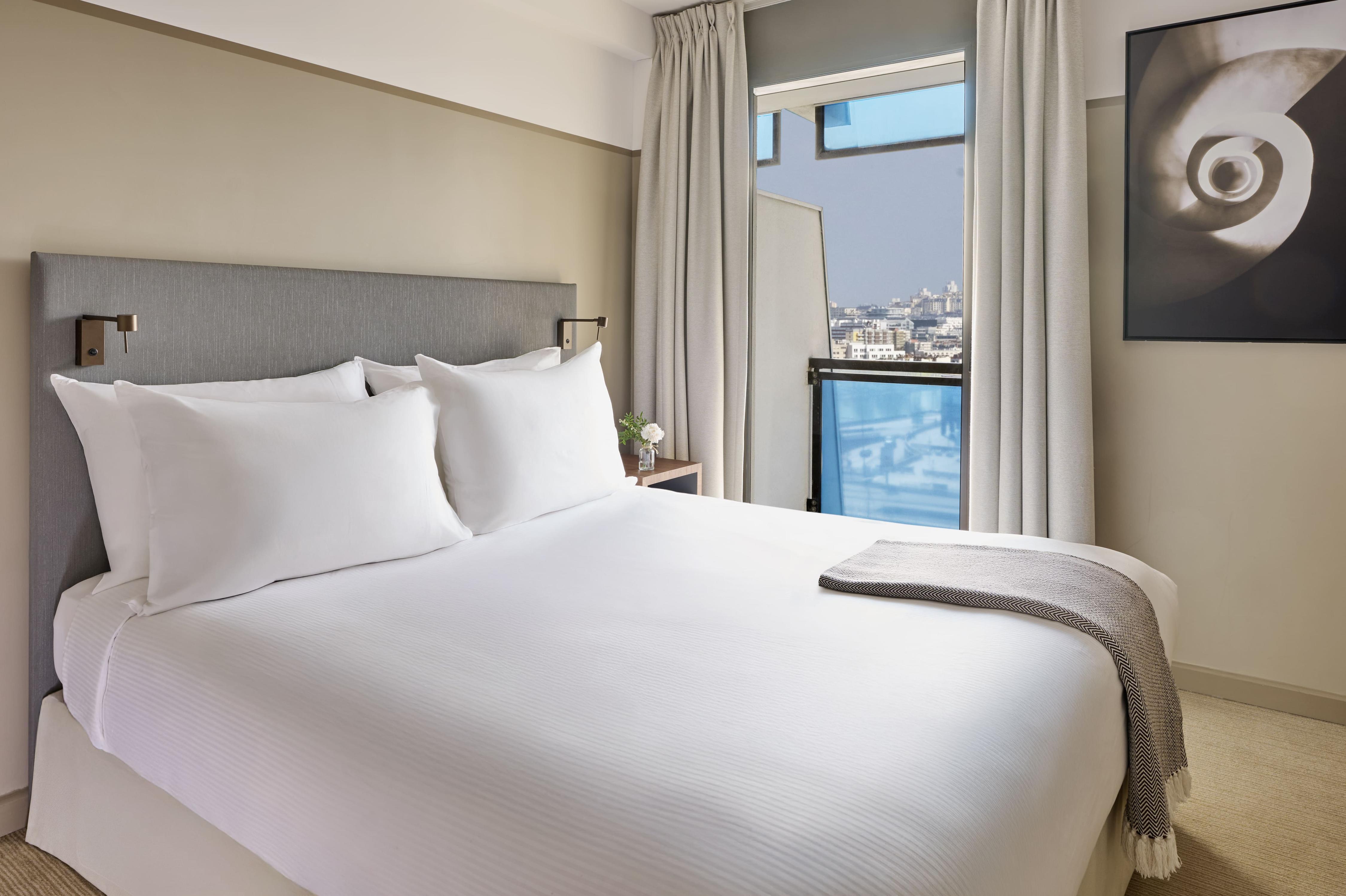 Fraser Suites Harmonie - Tap to explore photos