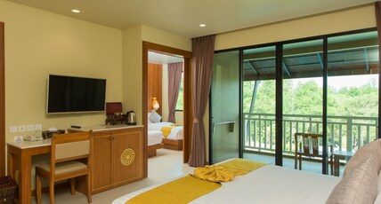 Maikhao Palm Beach Resort Room Type - Deluxe Family Room with Bathtub and Balcony
