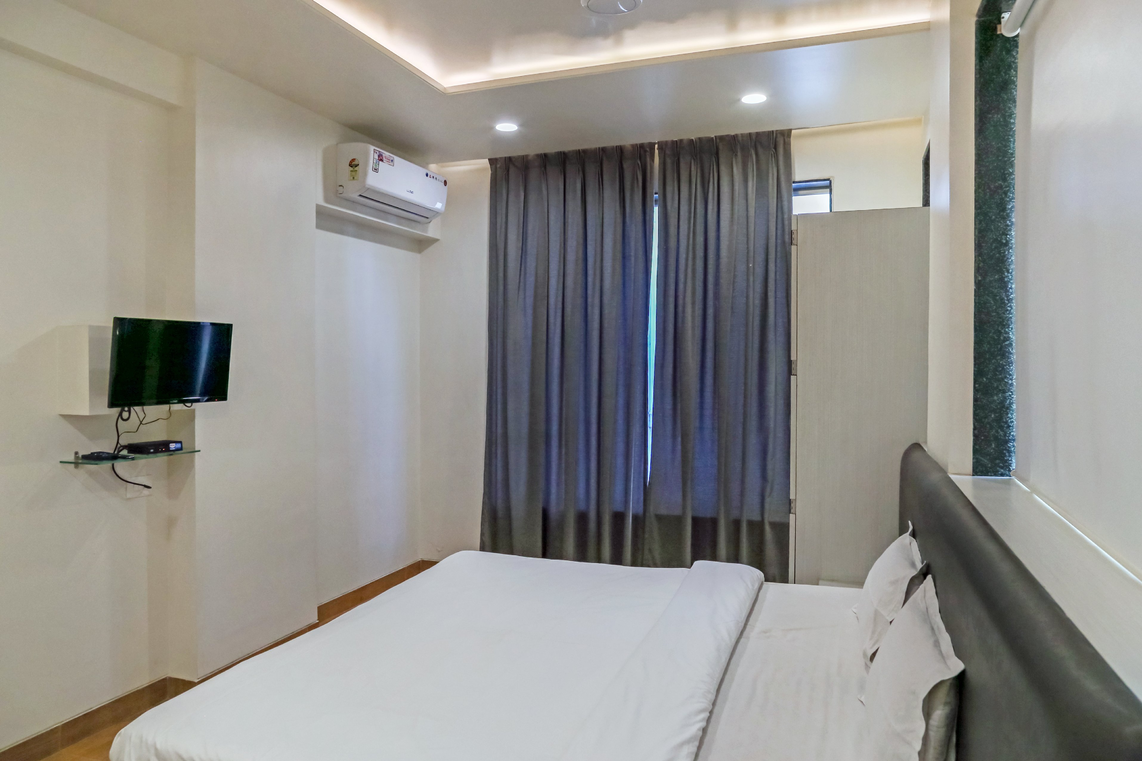 Hotel Rudra Residency - Tap to explore photos
