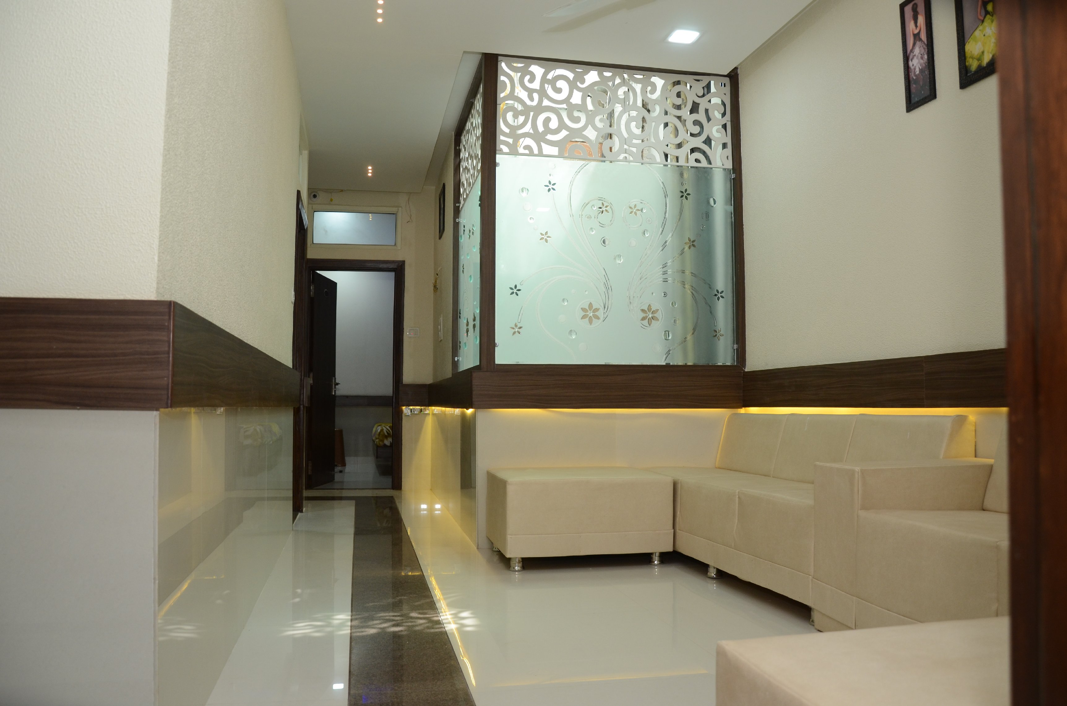 Pratishtha Hotel Room Type - AC SUPER DELUXE EXECUTIVE