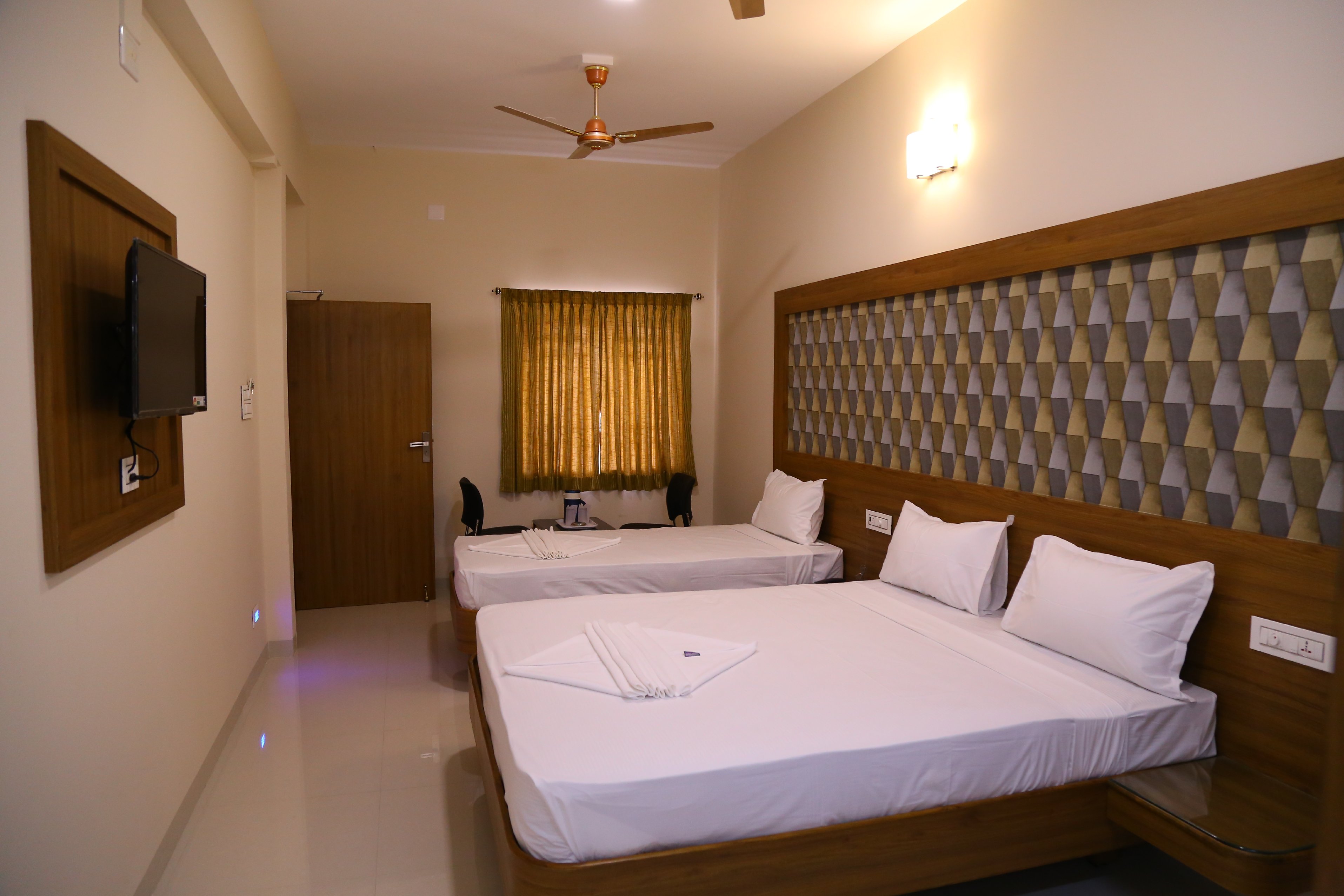 Hotel Gokul Grande Room Type - Suite Room AC -Free Wifi-Near Bus stand