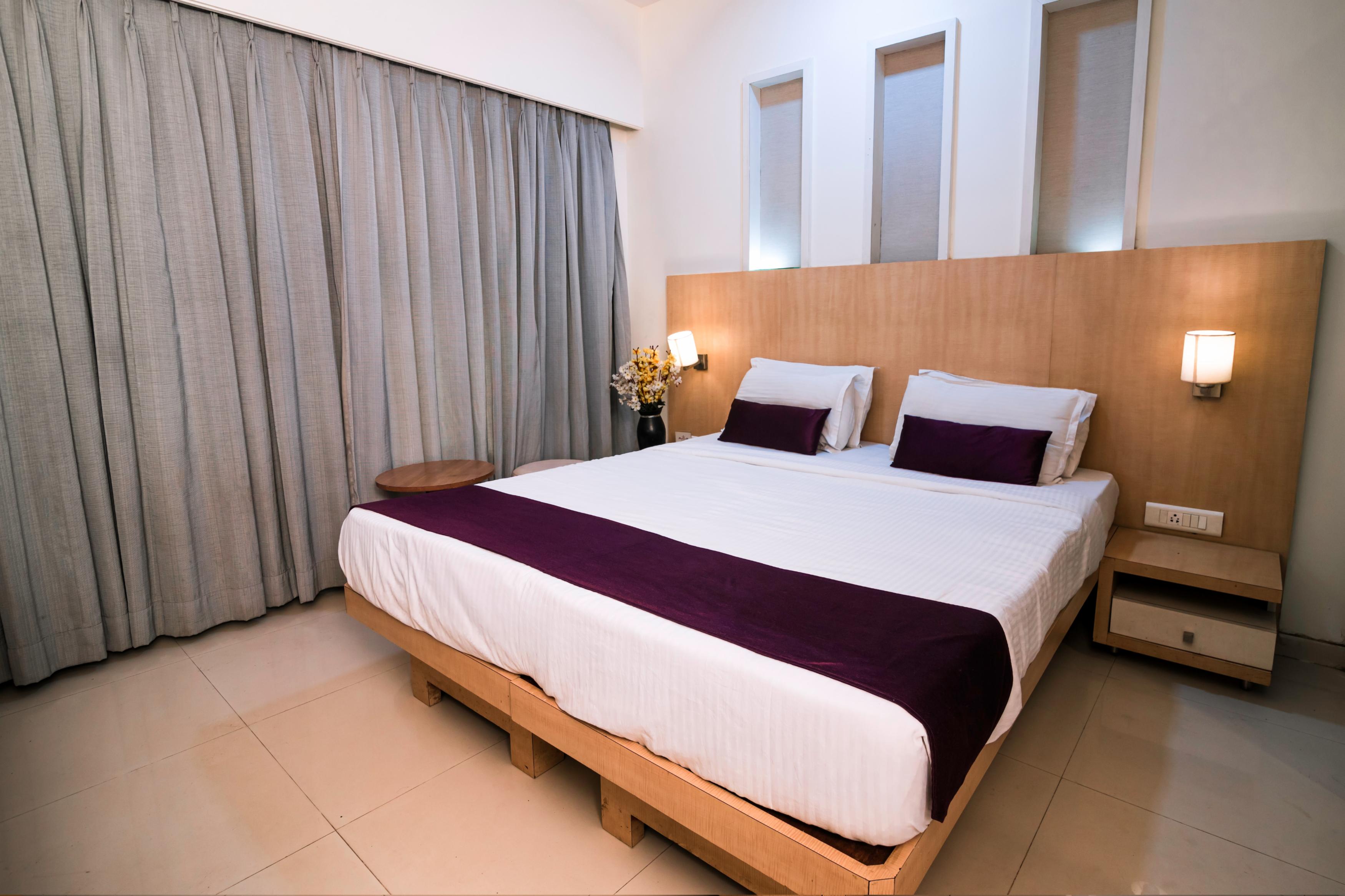 Hotel Monarch Guestline in MIDC Rabale - Tap to explore photos