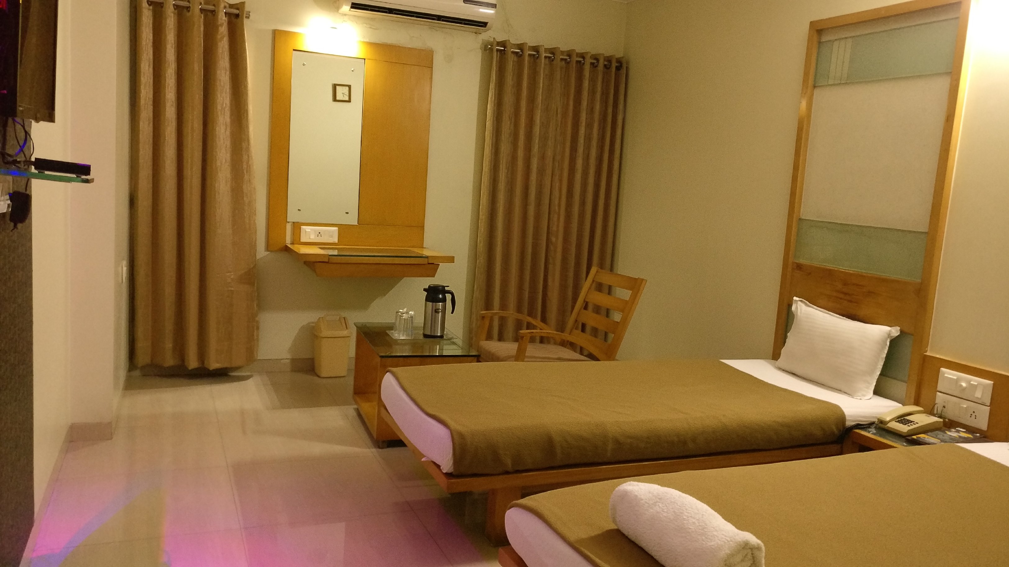 Hotel Easy Retreat Room Type - Standard  AC