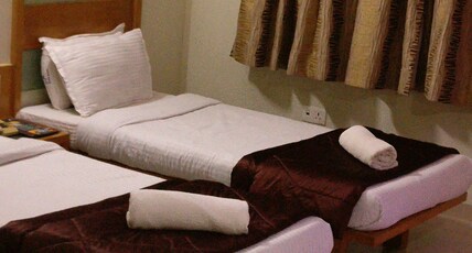 Hotel Easy Retreat Room Type - DELUXE AC