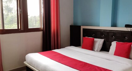 Hotel Green Woods Room Type - Deluxe Rooms( Non AC )