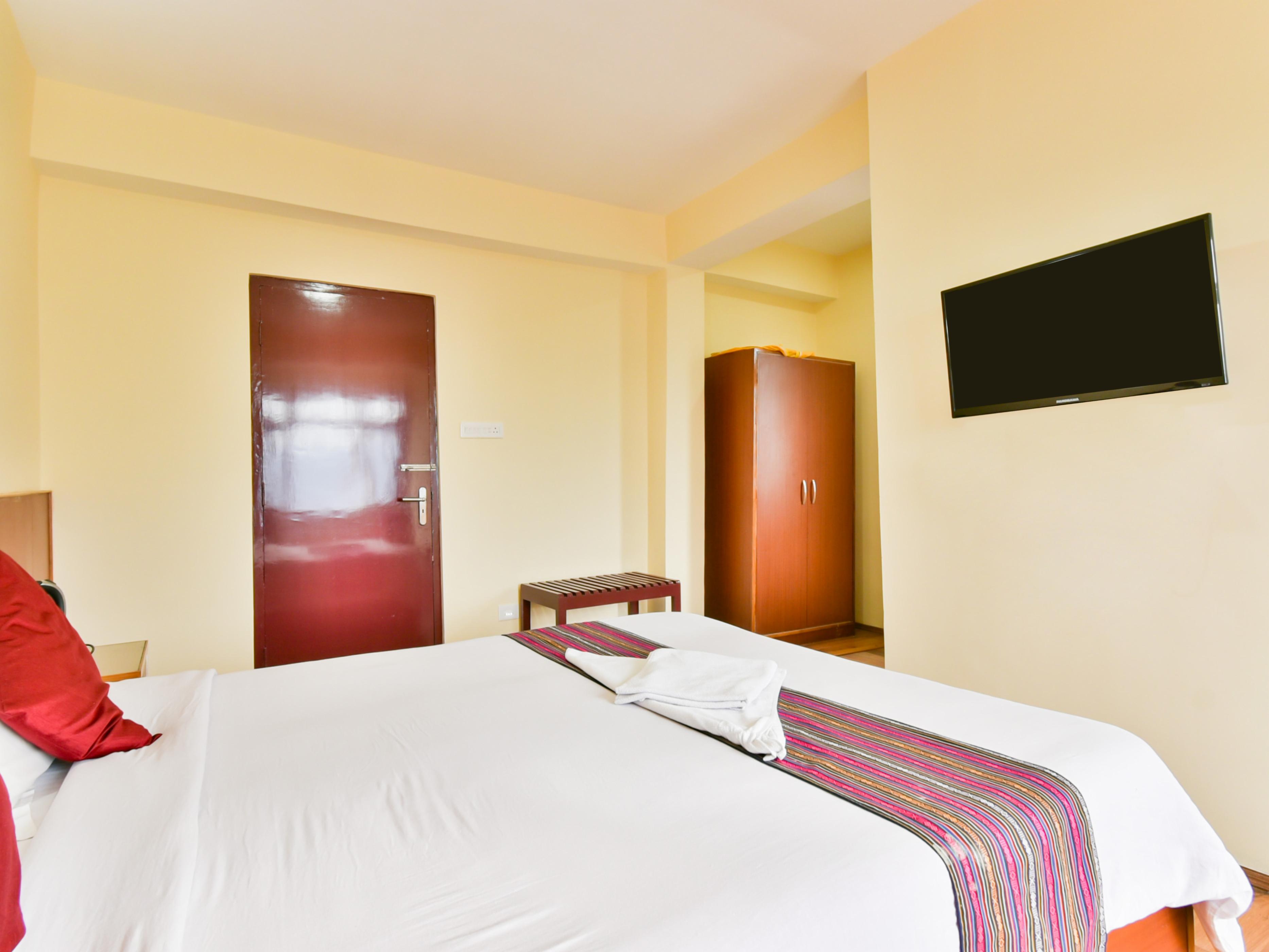 Zero to One stay Hotel Khandroling - Tap to explore photos