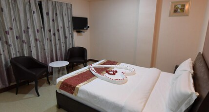 Hotel Queen Emperor Room Type - DELUXE