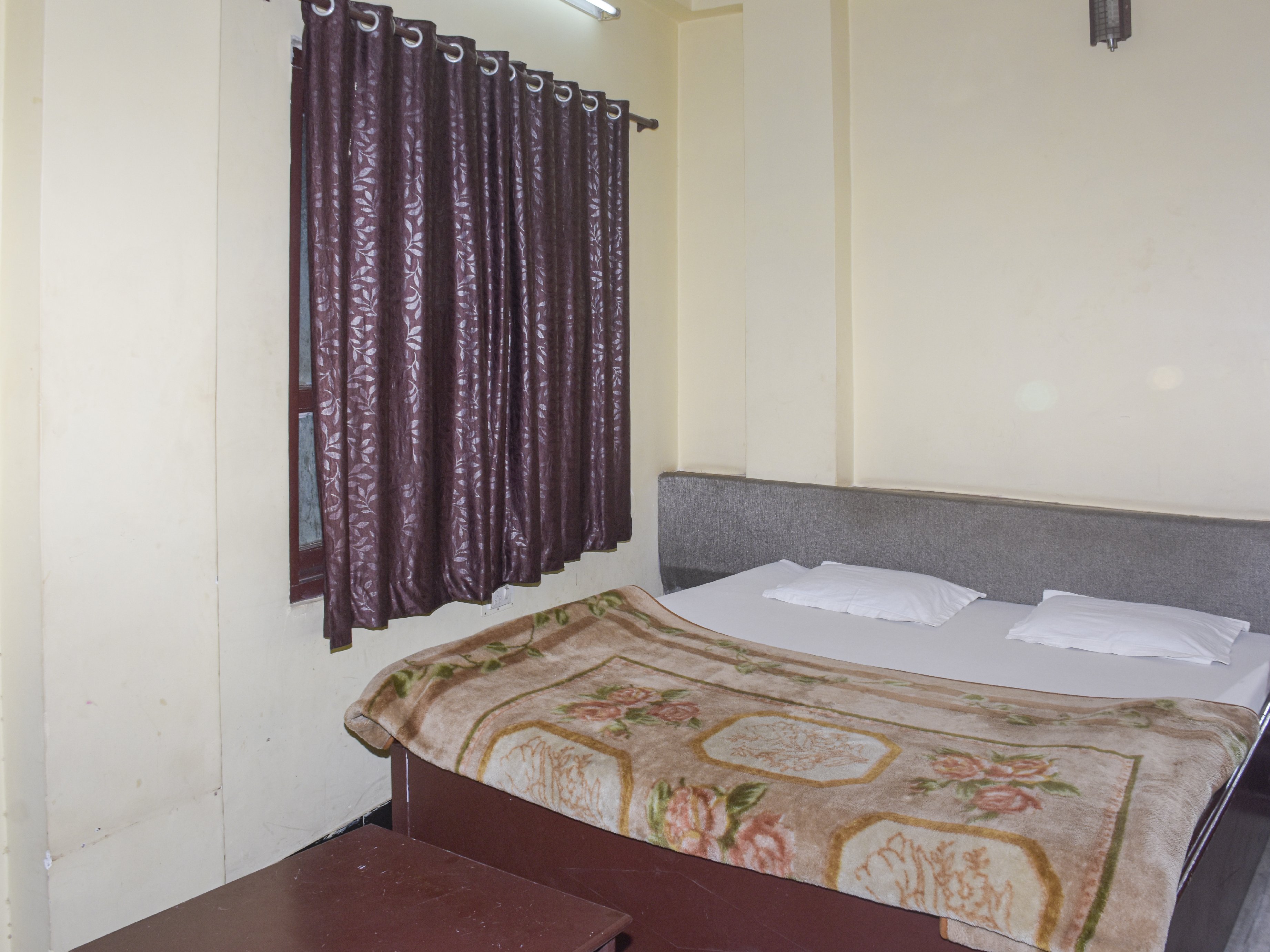 Gwal - Tap to explore photos