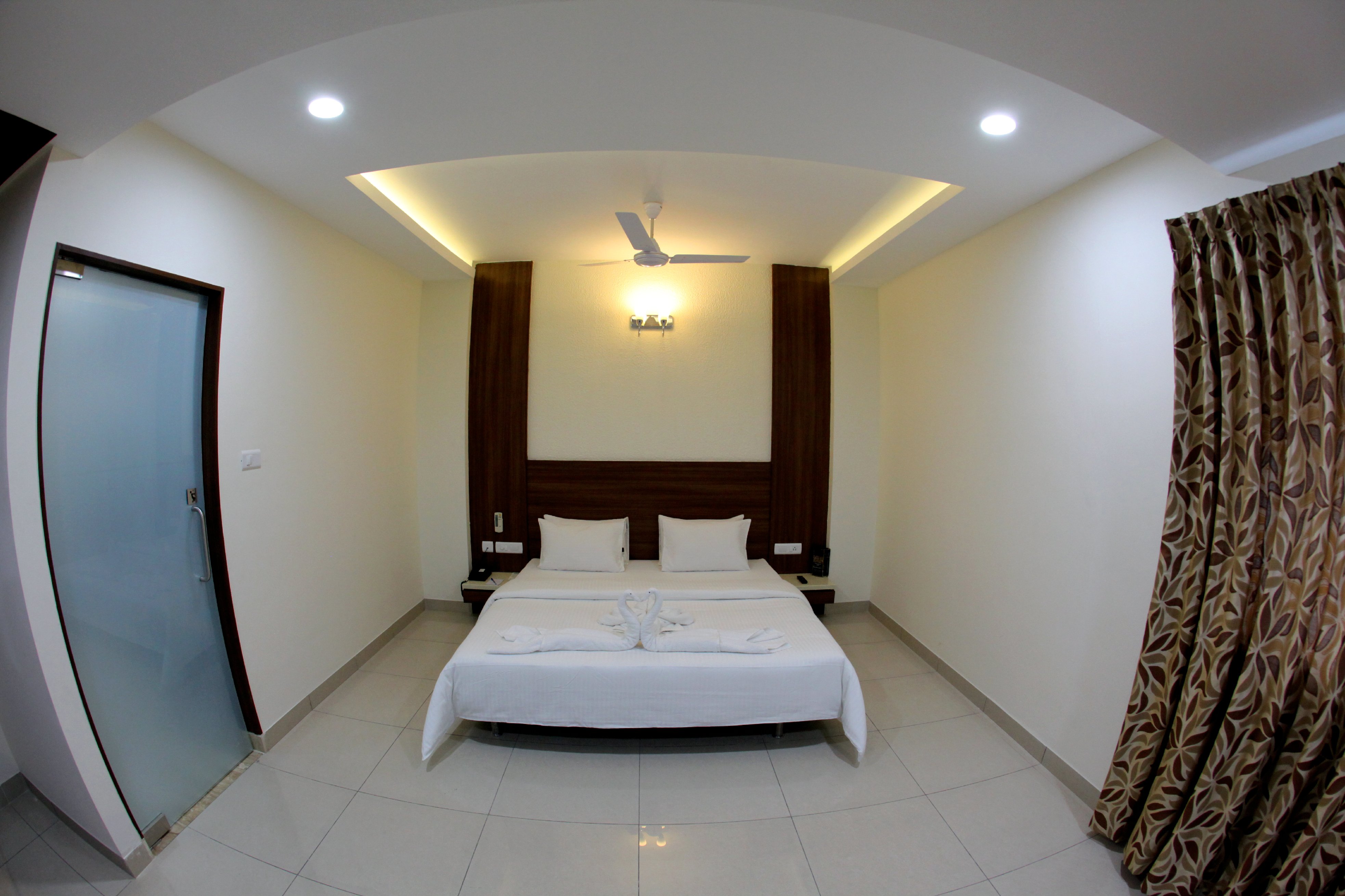 Hotel Rathna Residency - Tap to explore photos