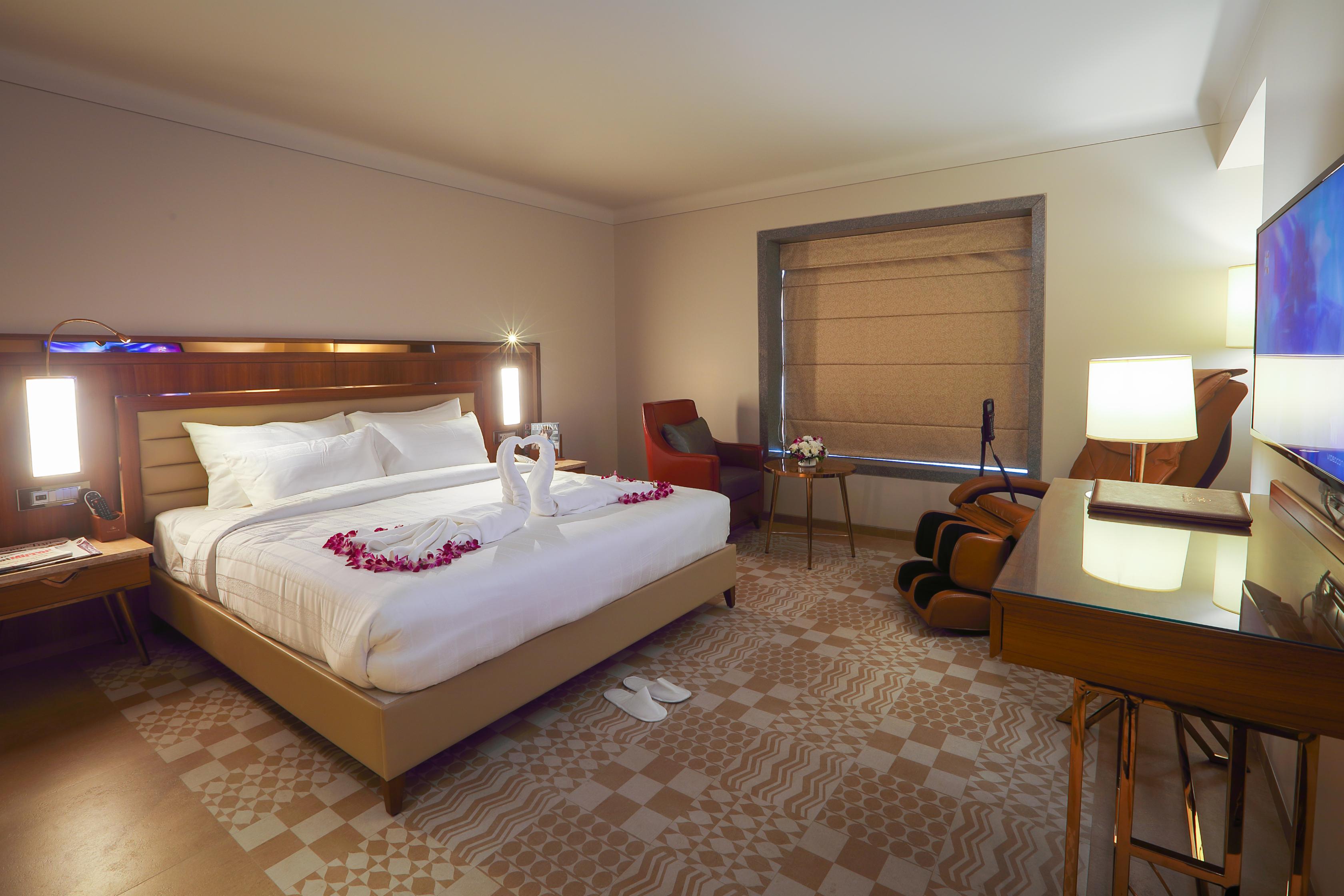 The Grandeur Boutique Hotel - Tap to explore photos