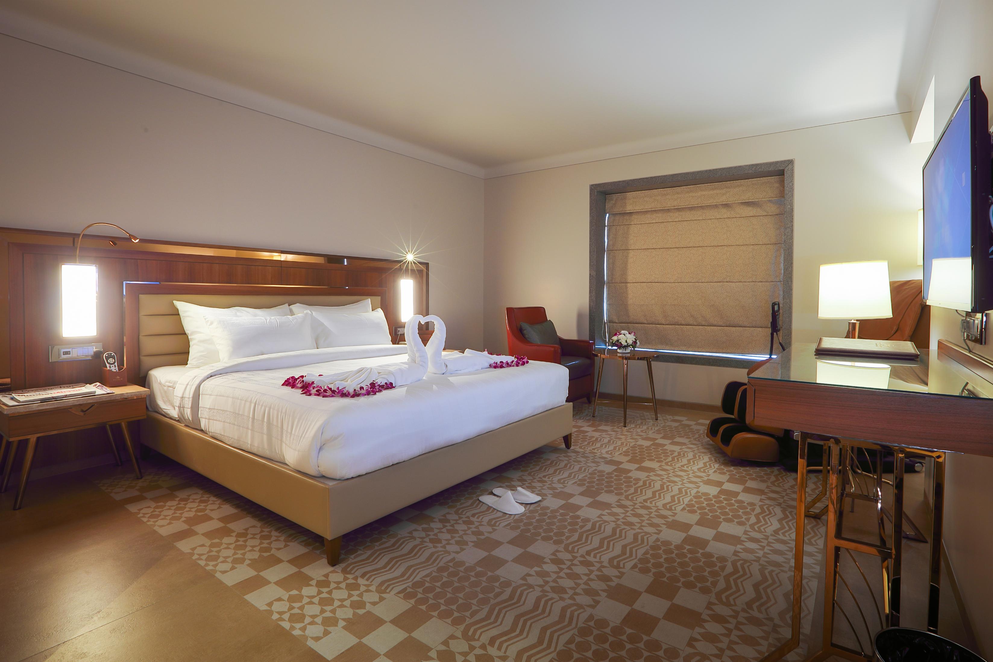 The Grandeur Boutique Hotel - Tap to explore photos