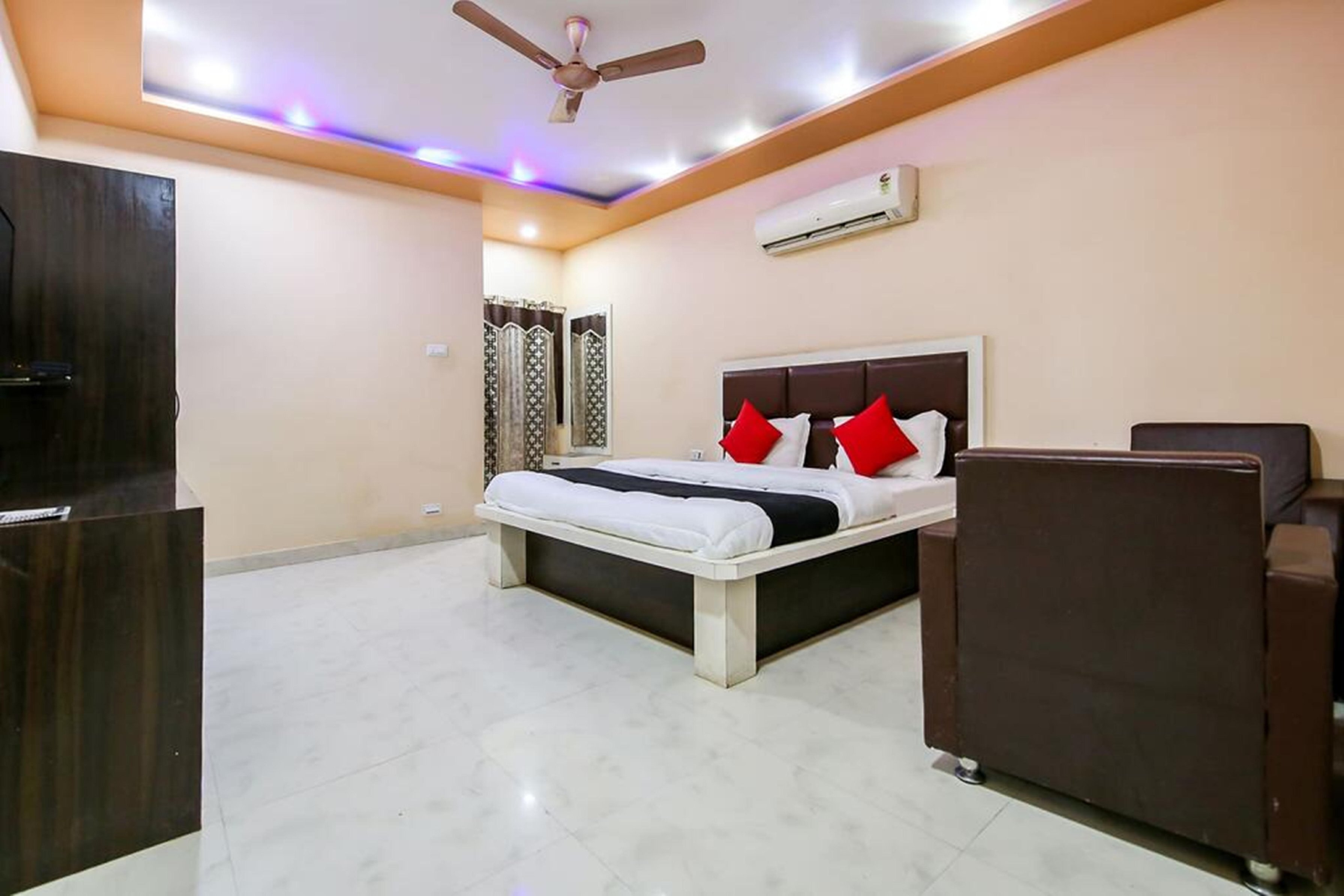 The Bhuwan Heights Inn - Tap to explore photos