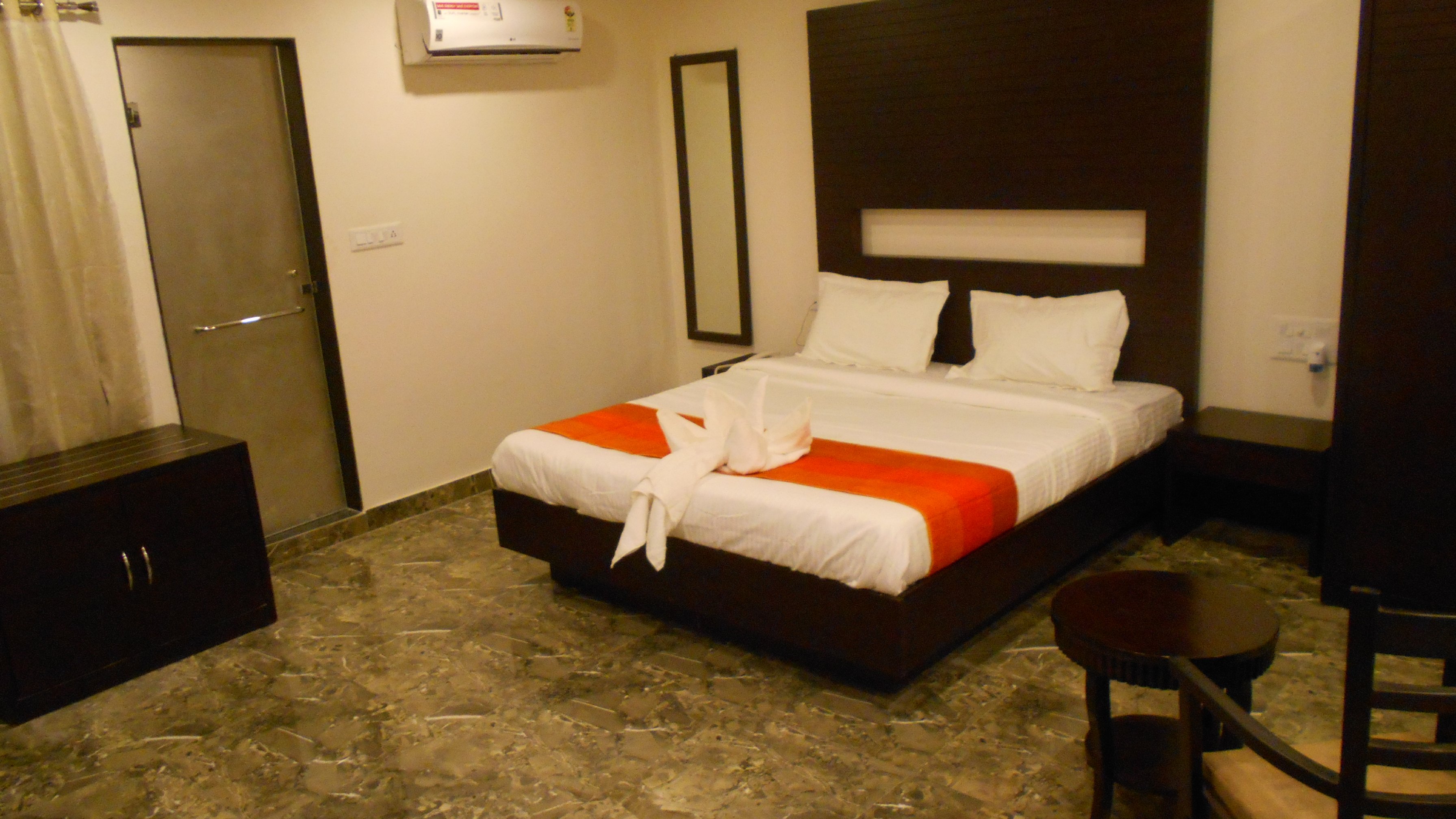 Hotel G20 Inn - Tap to explore photos