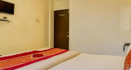 Hotel Nahar Garh Palace Room Type - Non AC Deluxe Room