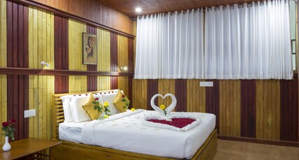 At Wood Resort Munnar Room Type - Honeymoon Suite