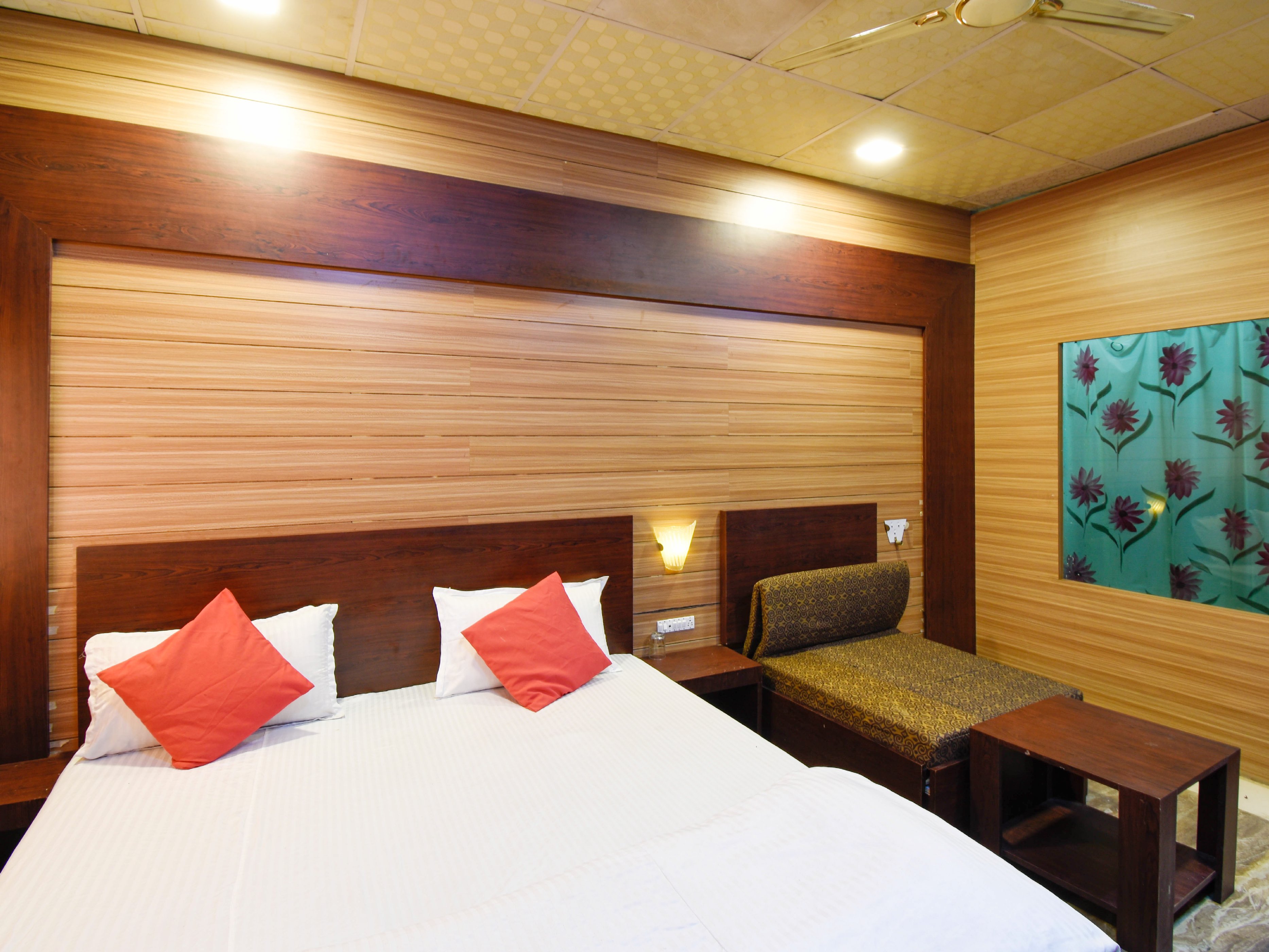 Hotel Dhingra Residency - Tap to explore photos