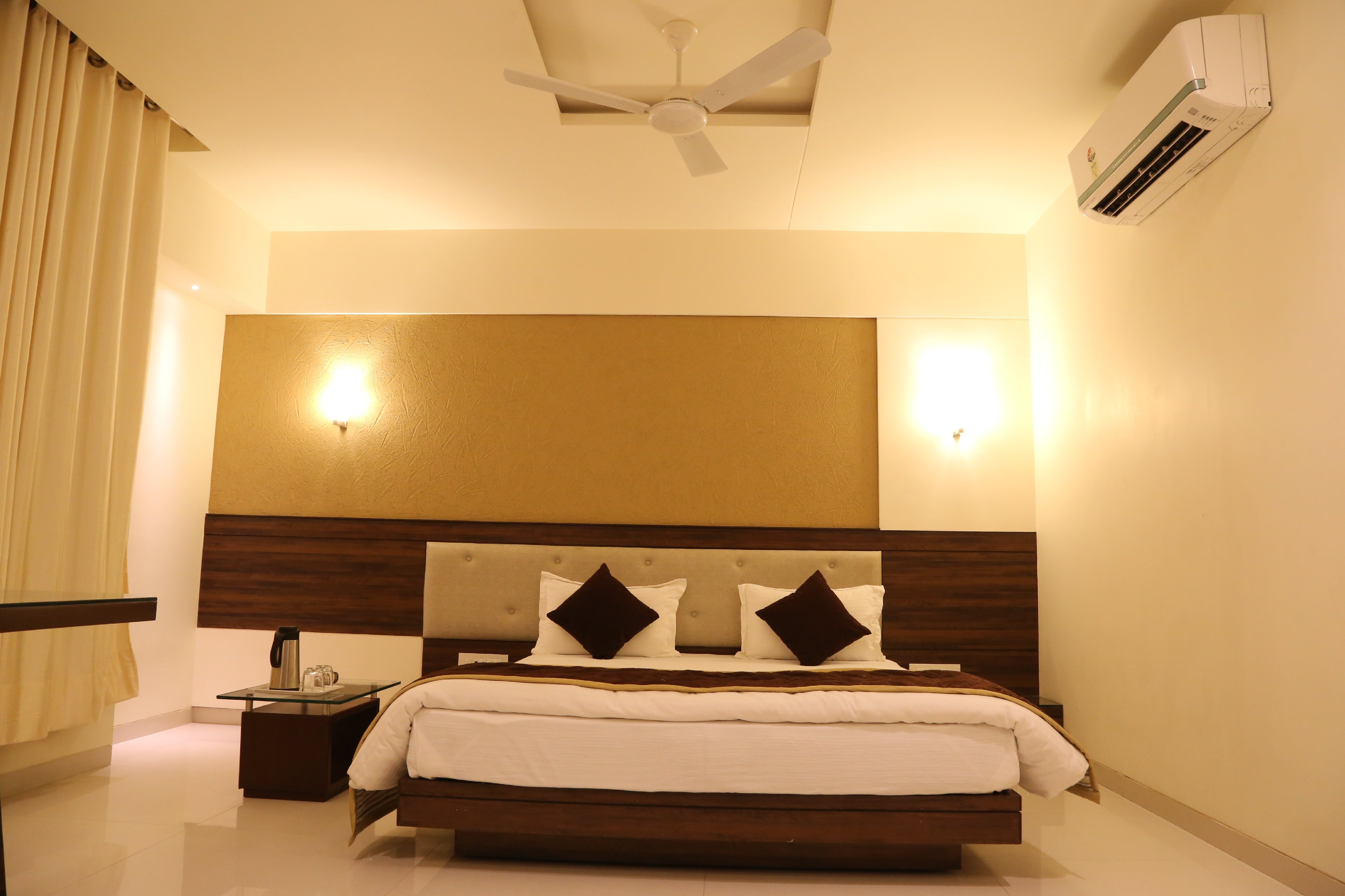 Hotel Pearl Room Type - Super Deluxe AC Room