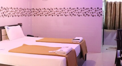 Hotel SR Residency Room Type - AC Double bed room